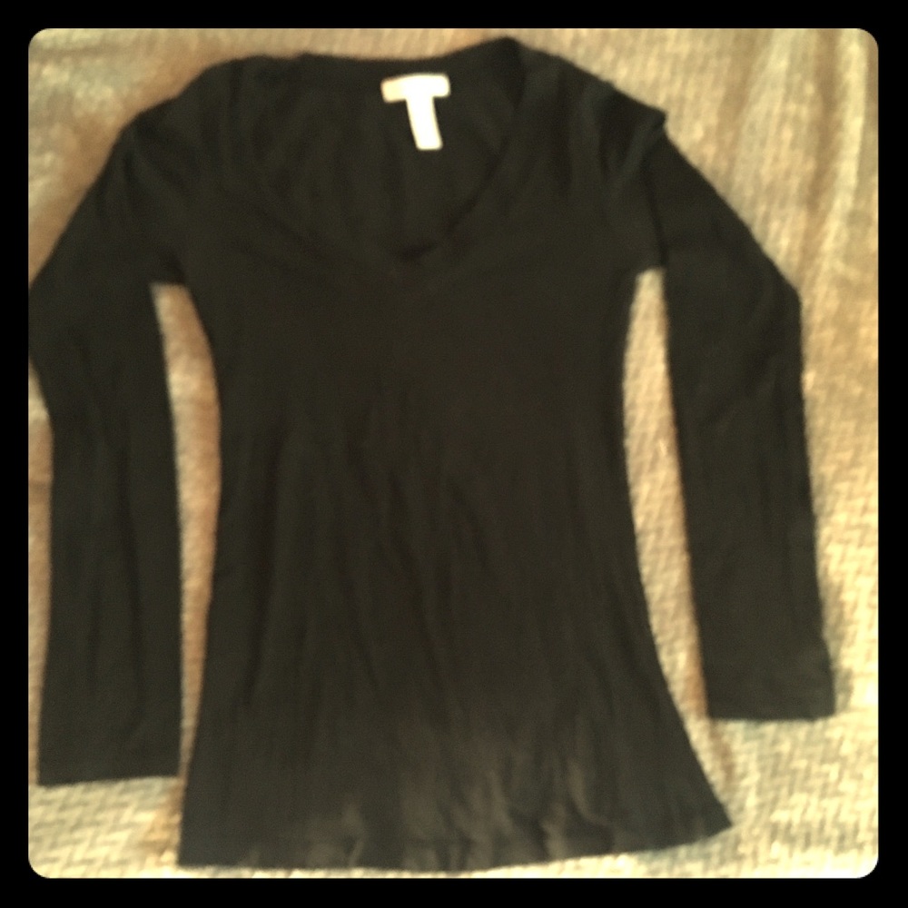 Black long sleeve V-neck